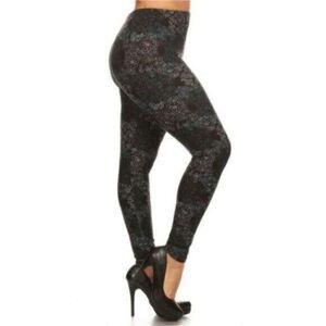 NWT - Black White Blue Floral Medallion Pattern Print Leggings -OS Curvy (12-18)